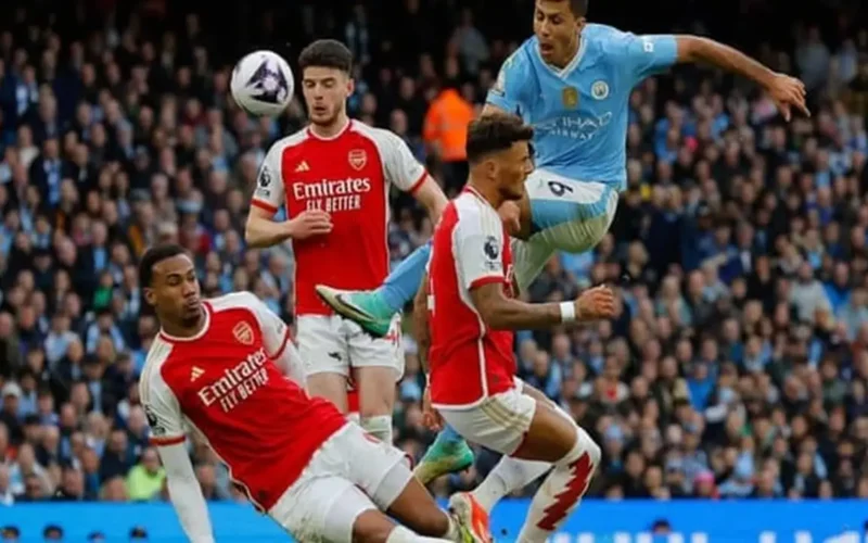 تفاصيل حاسمة تمنح أرسنال الأفضلية على مانشستر سيتي في المنافسة